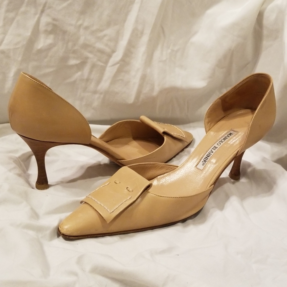 MANOLO BLAHNIK Nude D'orsay Heels Designer Pumps